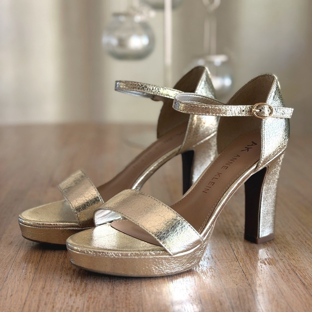 Anne Klein Gold Metallic Platform Block Heel Sandals 7.5M Glam Disco Party Retro